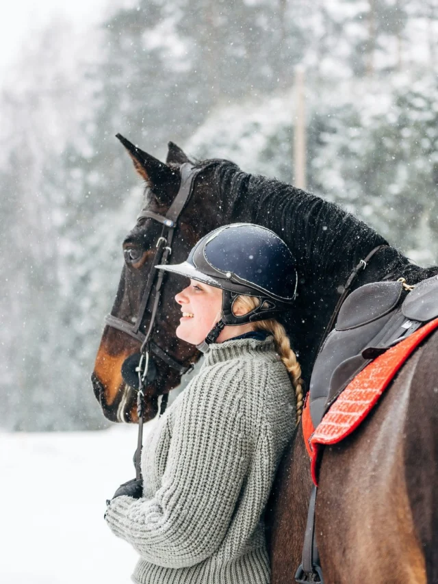 Nutrolin® SKIN & COAT oil not only strengthens dogs' nails but also provides essential nutrients that help combat various nail diseases, making it a vital aid for many canine companions. 💚For horses, proper internal lubrication is crucial; while their hooves grow slowly, overall health benefits from enhanced hydration and nutrition extend throughout the body.Choose Nutrolin® HORSE Skin & Coat for shiny coat in just weeks. ✨